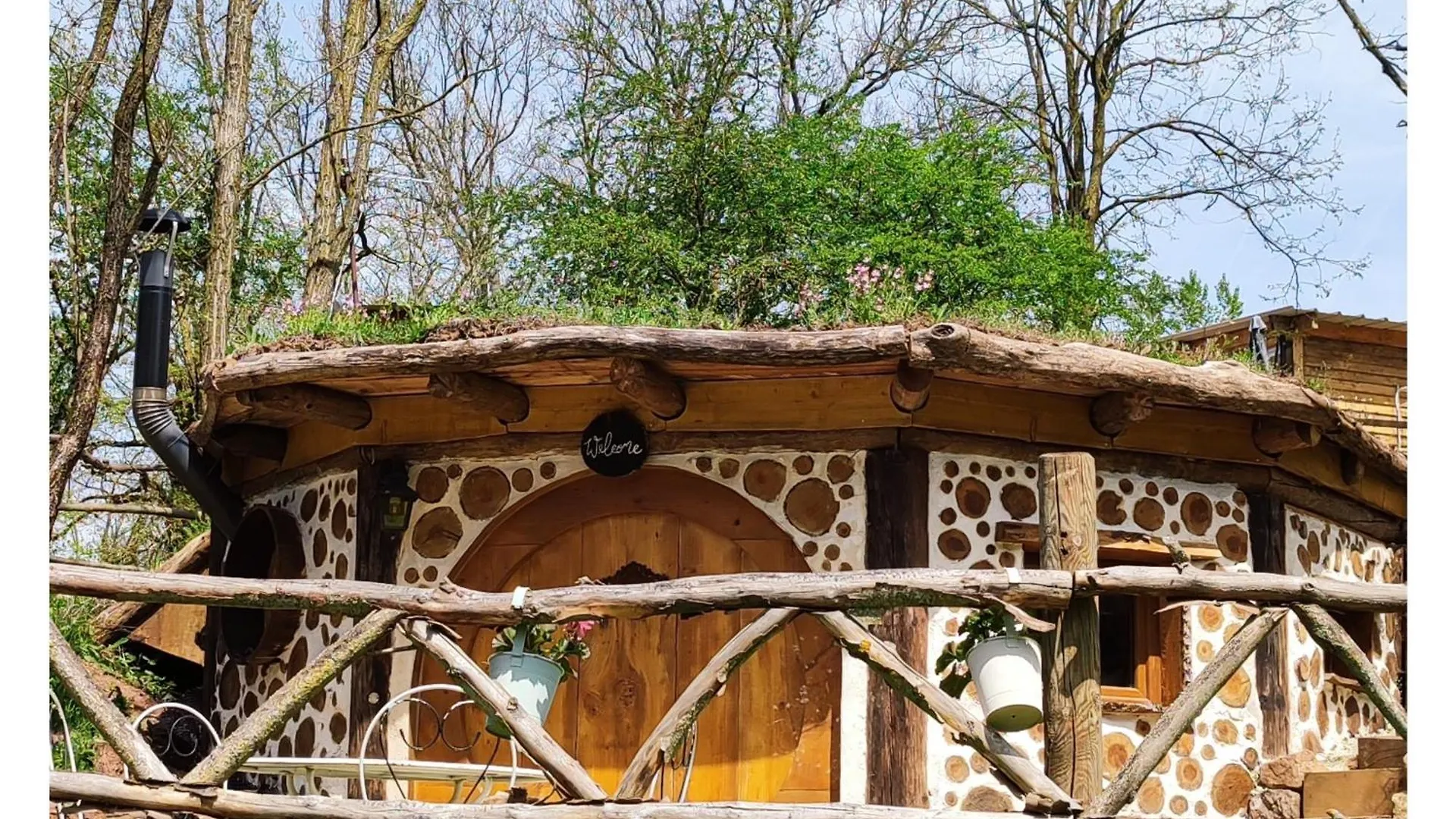 럭셔리텐트 Cabane De Hobbit Pour Famille Le Monastere
