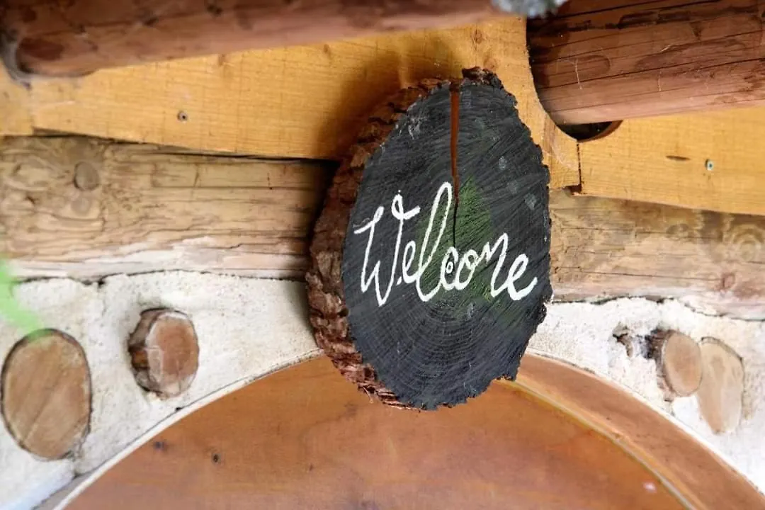럭셔리텐트 Cabane De Hobbit Pour Famille Le Monastere 프랑스